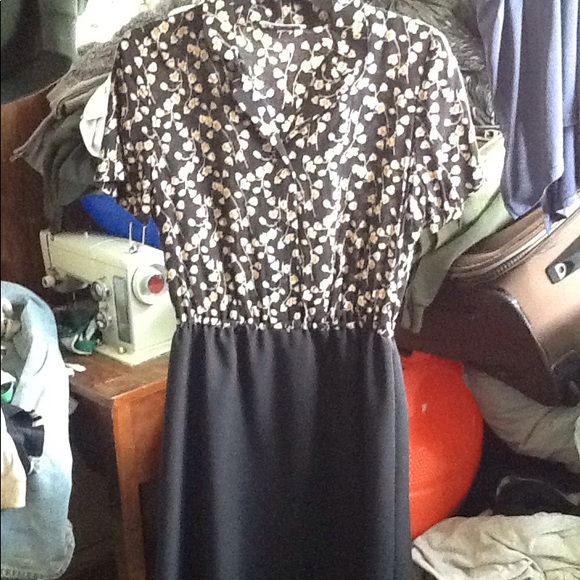 Antique dress - Picture 2 of 2